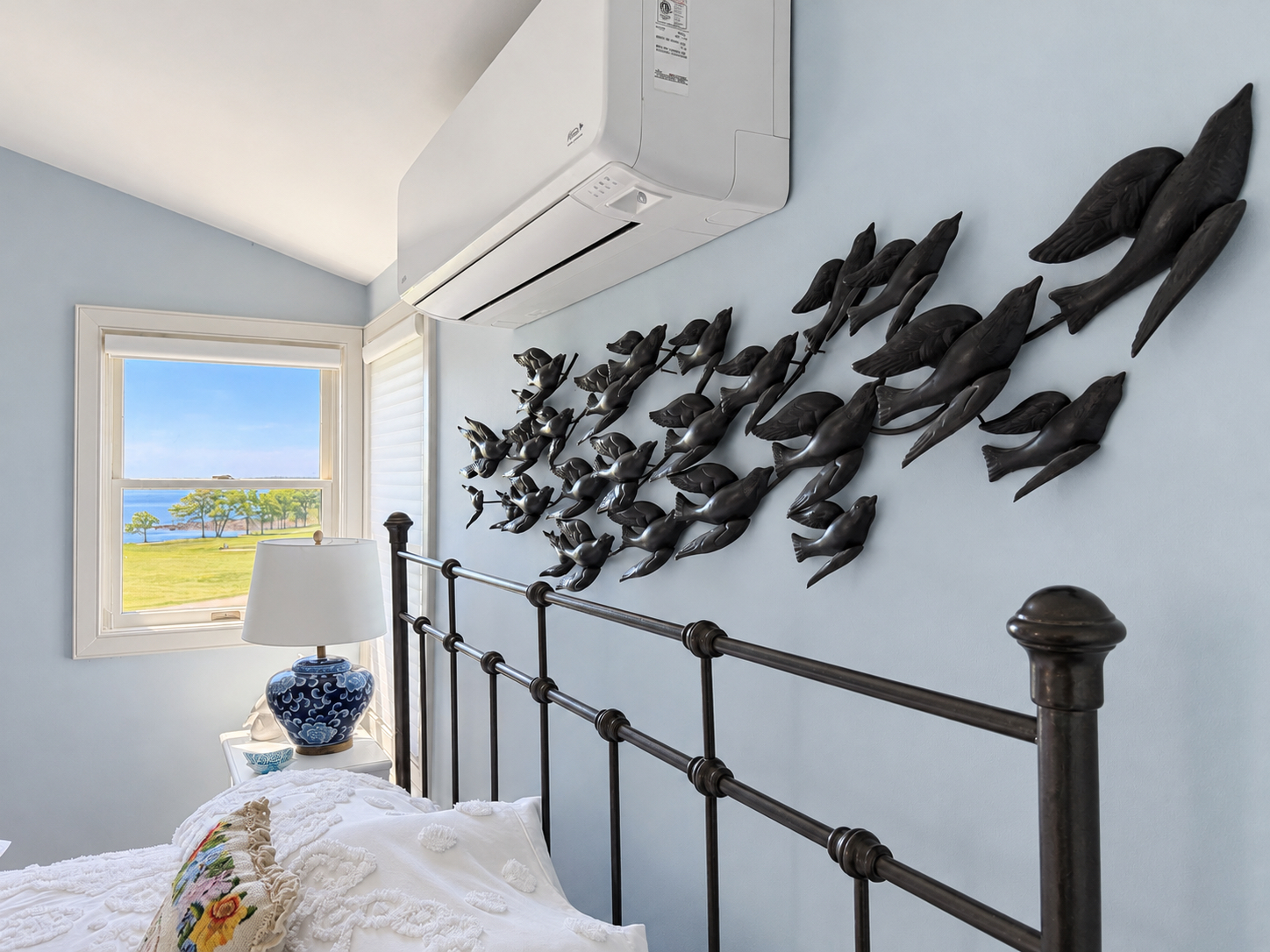 Cottage Rental 67 bedroom with ocean view window